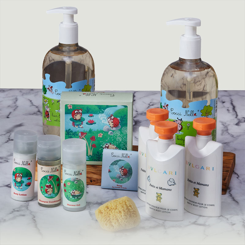 תכשירים לילדים תשומת לב מיוחדת לאורחינו בגיל הרך, בדמות ערכות אמנטיס מיוחדות, באישור משרד הבריאות, ממרכיבים עדינים, המותאמים לעורם הצעיר.

Kids Collection Special attention to our guests of early age, in the form of special kits, approved by the Ministry of Health, using extra gentle ingredients, adapted to their young skin.