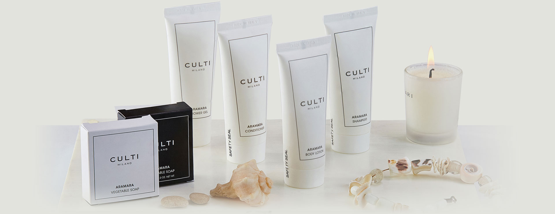 סידרת CULTI MILANOהמותג האיטלקי CULTI MILANO נולד בשנת 1988, כשהרעיון מאחוריו הוא יצירת תרבות לעצמים ובניינים, בעלת ריח משלה, כחלק מרכזי מהעיצוב ומחווית הנוכחות.

CULTI MILANOThe idea of creating a Culture of ambience, which incredibly enough was lacking in our world, in this era. A brand with a distinctly personal spirit. The opportunity for a person to choose their ownFragrance, which will accompany them in their homes and in their life.