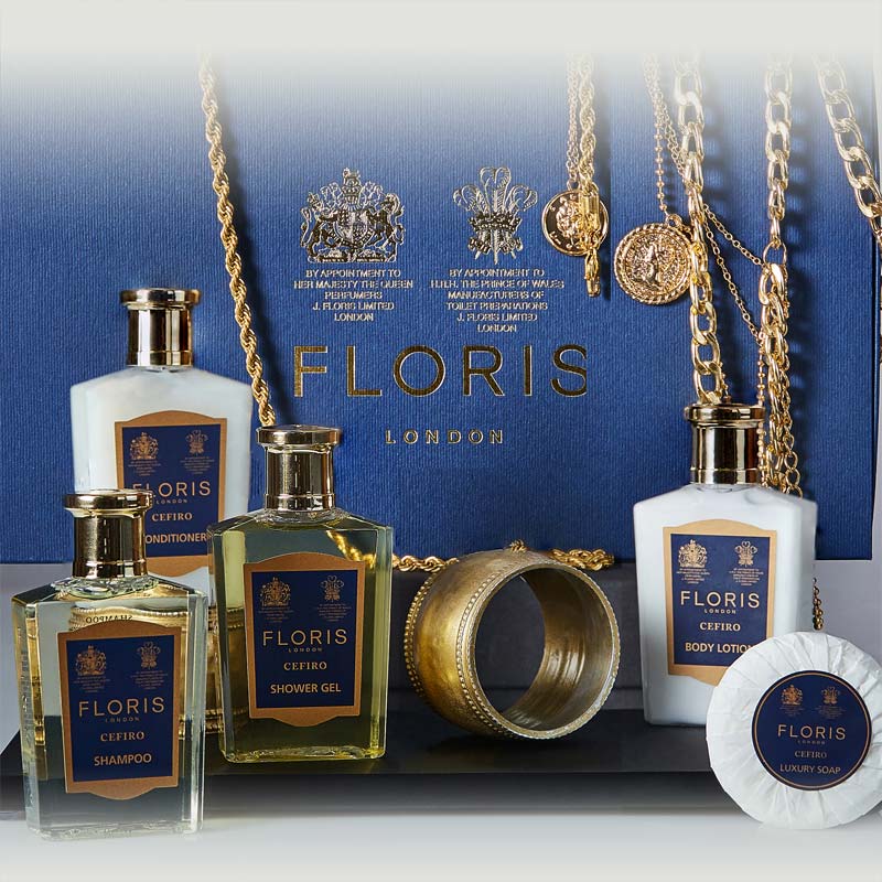 סידרת FLORIS  מותג אנגלי ותיק, שנוסד לפני כ 290 שנים מייצג בגאווה את חווית הבישום האנגלי, המשמש מאז שנת 1800 את משפחת המלוכה האנגלית ומזוהה איתה. תשעה דורות של יצרני בישום עבר המותג וכולם שמרו בקנאות על איכותו וייחודו שאף זכה בתארים ופרסים מלכותיים.


FLORISMade in Britain, using the finest essential oils and essences gathered from around the world. We are proud to add new fragrance creations to the repertoire of our forefathers and be custodians of Floris for future generations.